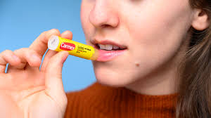 Son dưỡng môi Carmex Classic Lip Balm Medicated dạng tuýp của MỸ